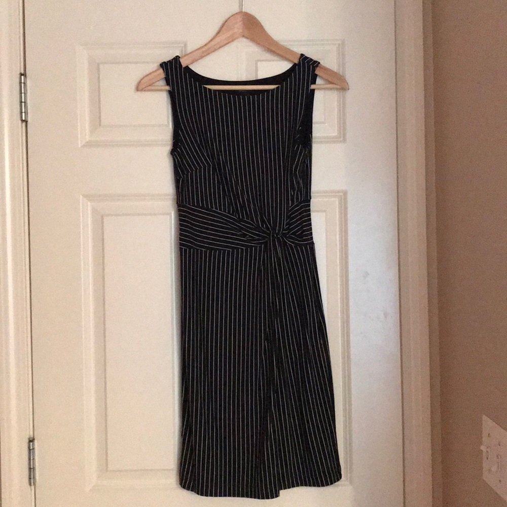 🍉 Ann Taylor’s elegant black dress